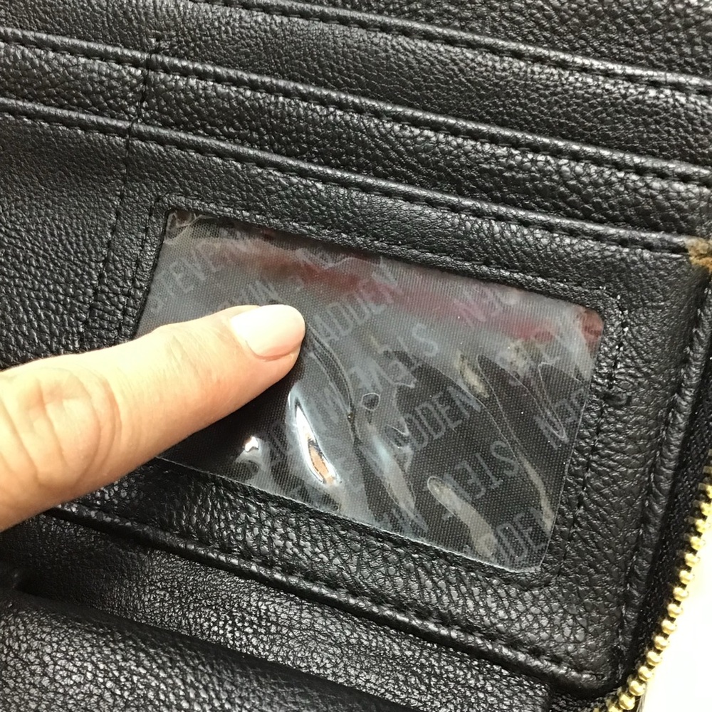 Steve Madden Wristlet Black Leather Card Cash Wallet S/M Quilted Pebbled Logo - Picture 9 of 10